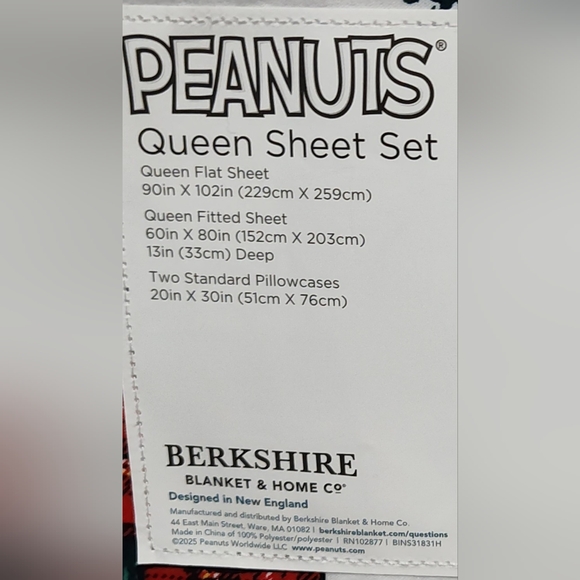 NWT! Snoopy Peanuts Queen Size Christmas Sheet Set - Puffer Jacket - Picture 3 of 3